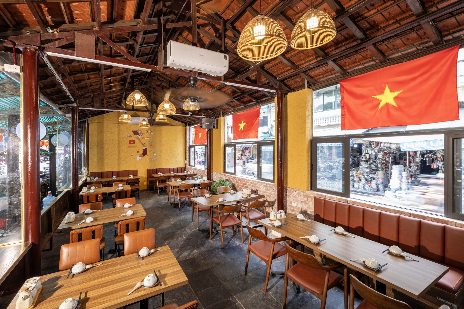 Không gian nhà hàng Ẩm thực Đồng Xuân