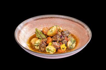 Sườn bò nấu với cốt dừa non